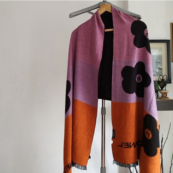 CHANEL Cashmere Shawl / Scarves - Picture 3 of 8